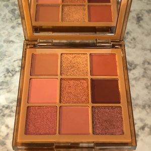 HUDABEAUTY Nude Obsessions Eyeshadow Palette Med